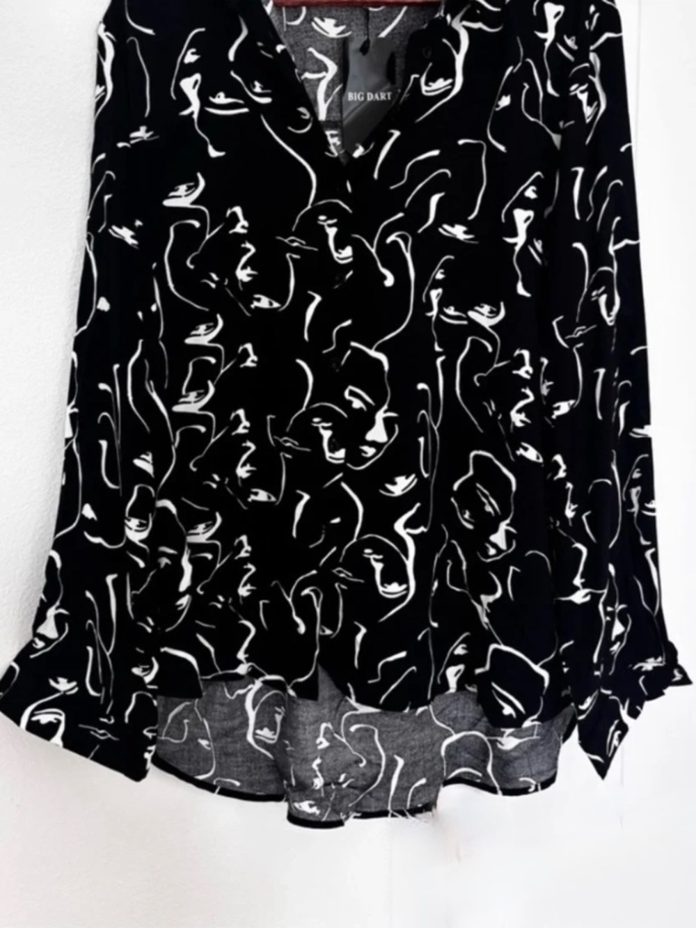 Big Dart black & white Top abstract face pattern Subtle Hi/Low size L/XL NWOT - Picture 3 of 8